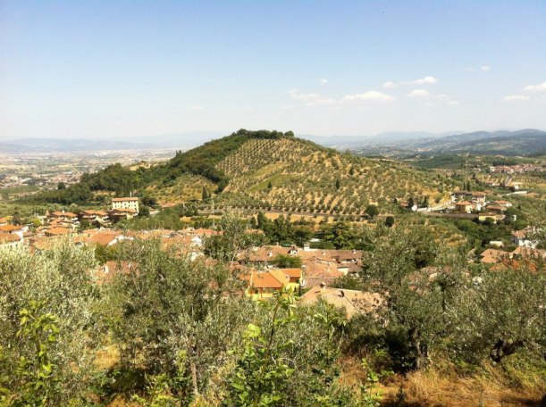 Carmignano - Panorama dalla base della Rocca con in lontananza le Piane di Prato e Pistoia